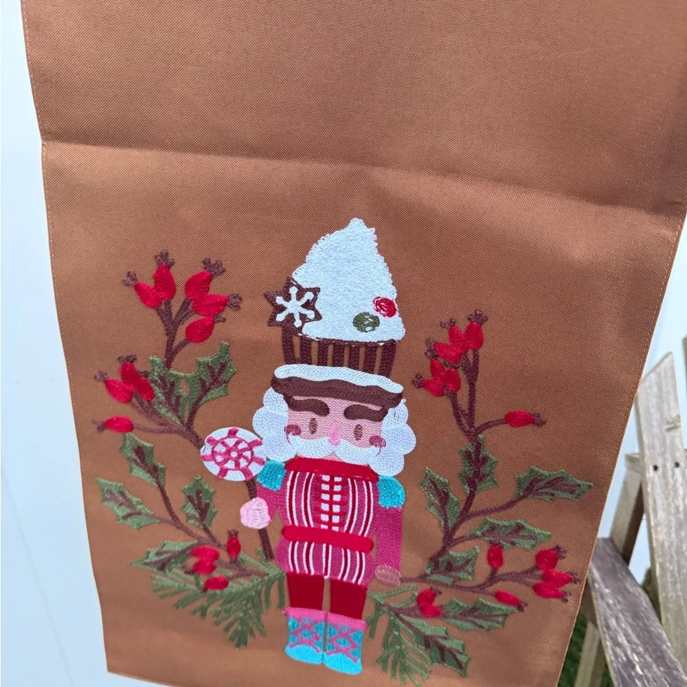 XMAS‎ Christmas Needlepoint Table Runner Nutcracker Brown Stitched V